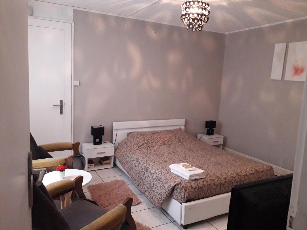 Meubles B-d Bains-les-Bains